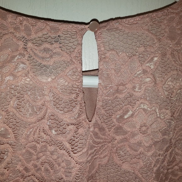 Pink lace top - Picture 4 of 5